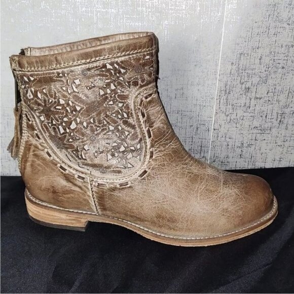 Corral Women's Taupe Laser-Cut Short Top Round Toe Boots Size 7 - Picture 4 of 14